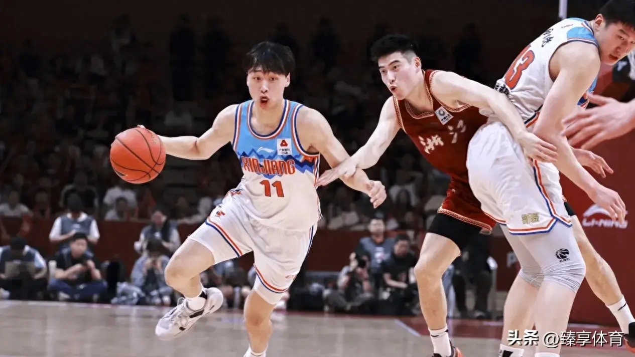 C9观众热烈欢呼!,费德勒迎来二十赛季出色发挥比赛高潮迭起 C9观众热烈欢呼!,费德勒迎来二十赛季出色发挥比赛高潮迭起