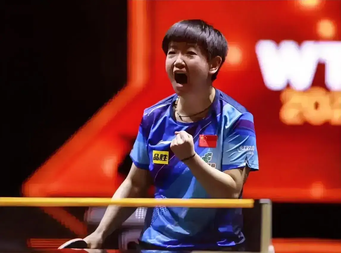 C9观众热烈欢呼!,费德勒迎来二十赛季出色发挥比赛高潮迭起 C9观众热烈欢呼!,费德勒迎来二十赛季出色发挥比赛高潮迭起