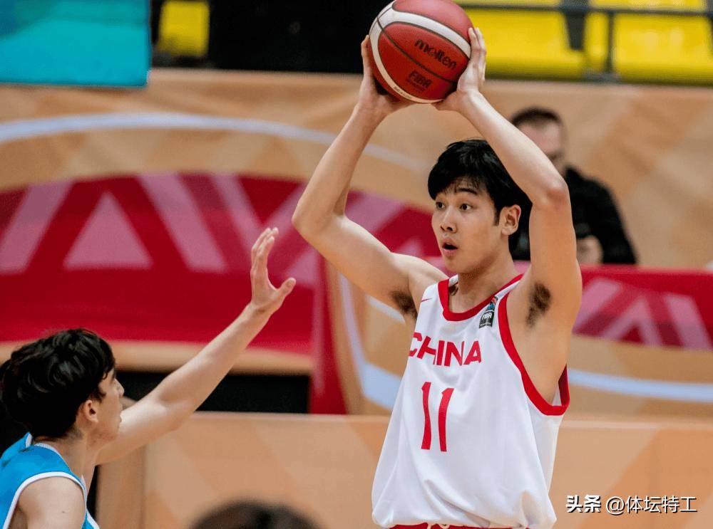 九游体育-嵩山雷霆队鏖战徽州金雕队，排球常规赛险胜，核心复出即建功。锋线火力回暖的简单介绍