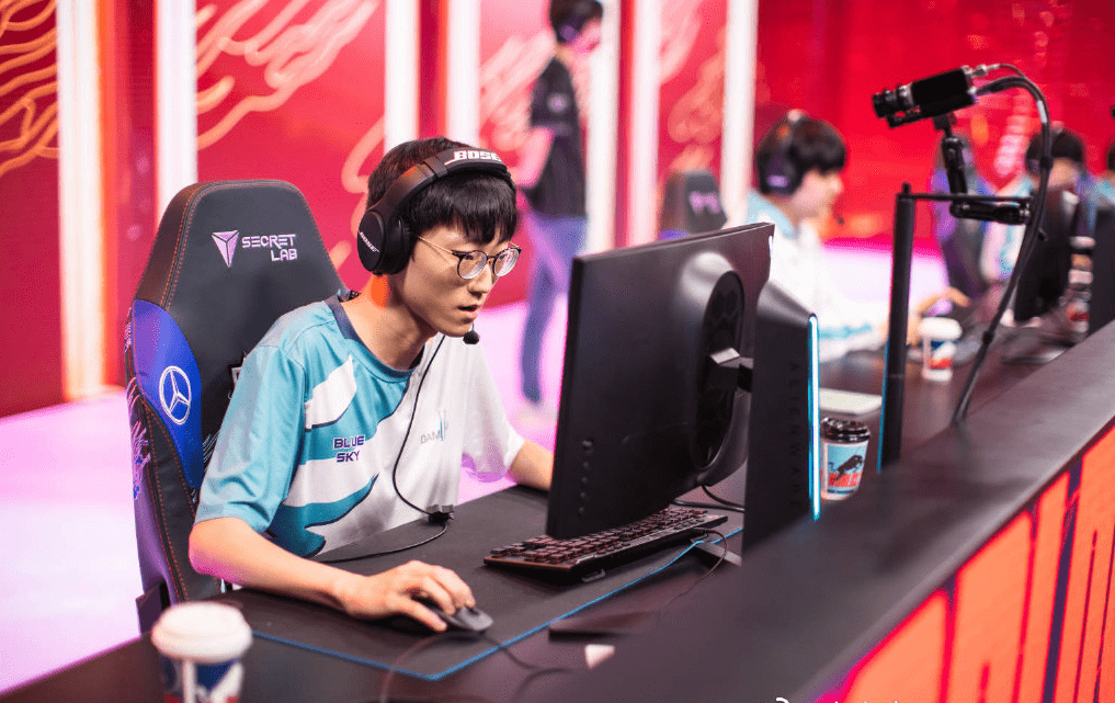 九游娱乐- blackveilbride完整歌词 